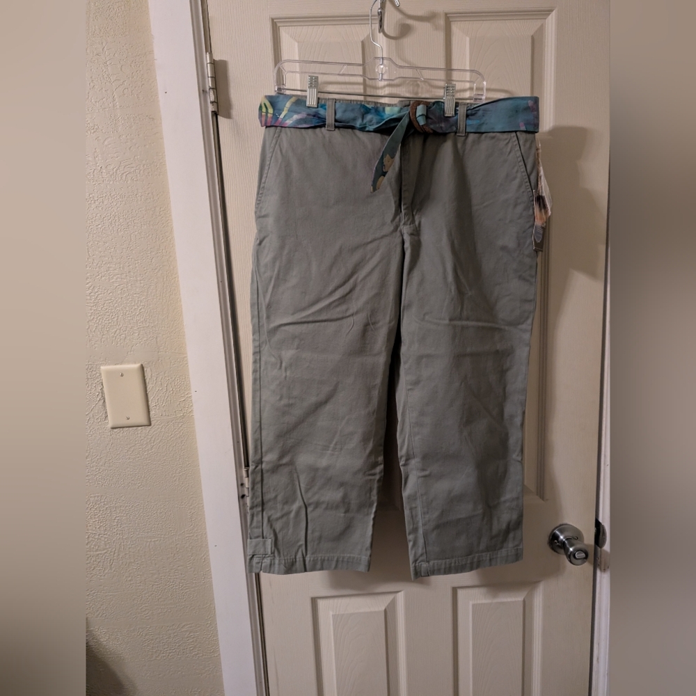 Great Capris - Picture 1 of 12